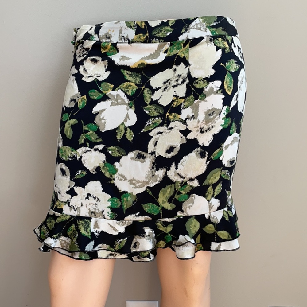 Bebe floral mini skirt size 0,silk w/ side buttons